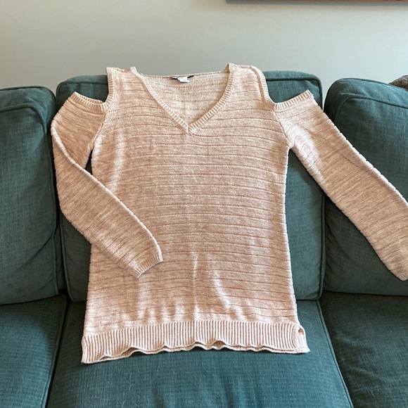 White House Black Market Sweaters - White House Black Market women’s M cold shoulder beige with gold sweater